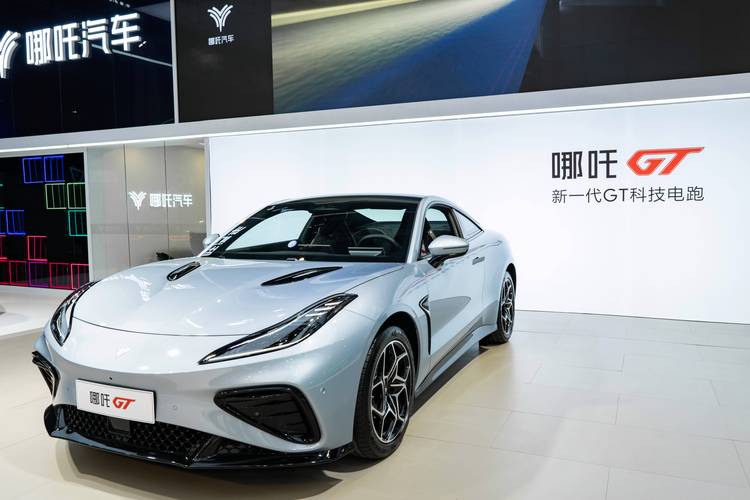 深圳龙华区德梦曼企业管理咨询哪吒汽车在智能汽车领域的表现，领途汽车在新能源汽车市场中的影响力